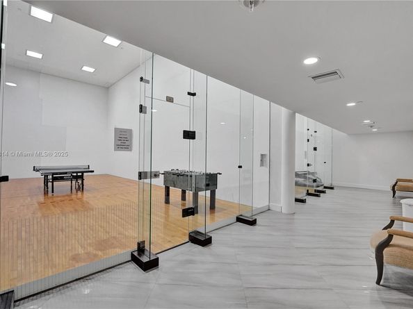 20281 E Country Club Dr 607, Aventura FL 33180