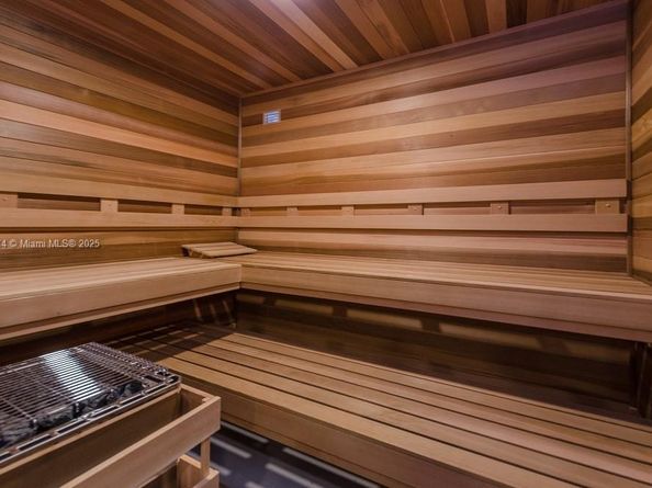 20281 E Country Club Dr 607, Aventura FL 33180