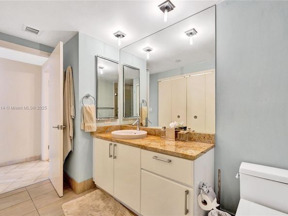 20281 E Country Club Dr 607, Aventura FL 33180