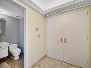 20281 E Country Club Dr 607, Aventura FL 33180