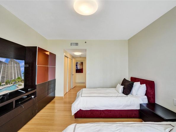 20281 E Country Club Dr 607, Aventura FL 33180