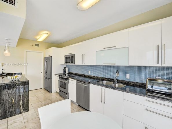 20281 E Country Club Dr 607, Aventura FL 33180