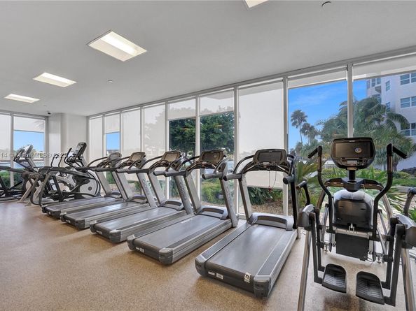 20281 E Country Club Dr 607, Aventura FL 33180