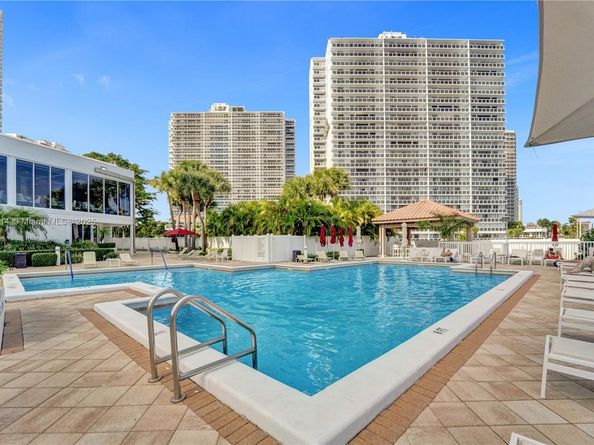 20281 E Country Club Dr 607, Aventura FL 33180