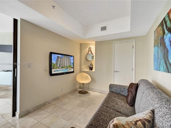 20281 E Country Club Dr 607, Aventura FL 33180