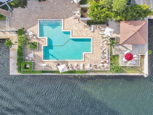 20281 E Country Club Dr 607, Aventura FL 33180