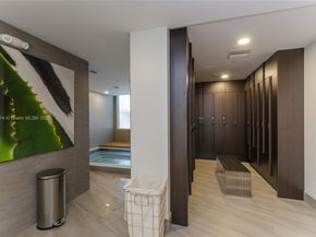 20281 E Country Club Dr 607, Aventura FL 33180