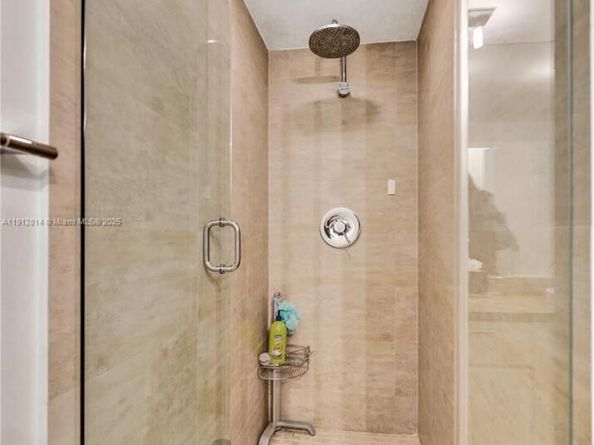 20281 E Country Club Dr 607, Aventura FL 33180