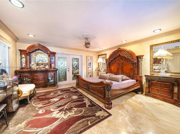 85 NW 165th St, Miami FL 33169