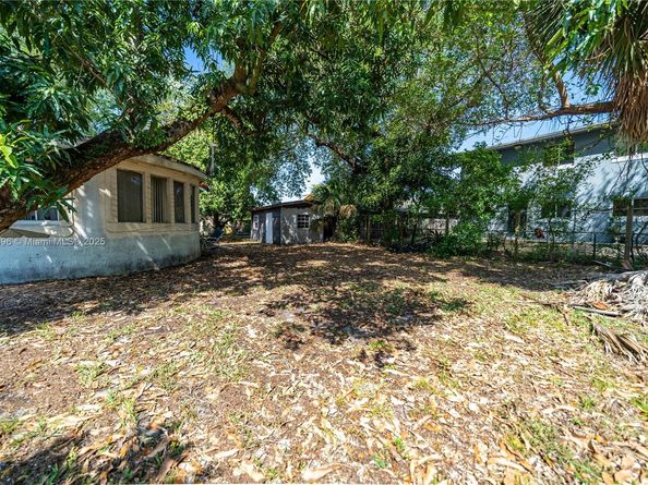 85 NW 165th St, Miami FL 33169
