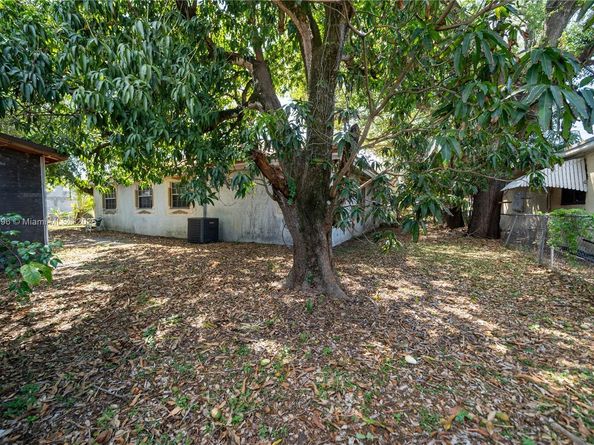 85 NW 165th St, Miami FL 33169