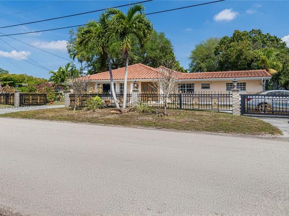 85 NW 165th St, Miami FL 33169
