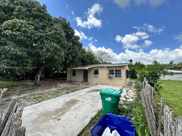 18020 NW 2nd Pl, Miami Gardens FL 33169