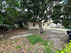 18020 NW 2nd Pl, Miami Gardens FL 33169