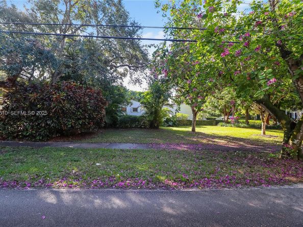 2607 N Greenway Dr, Coral Gables FL 33134