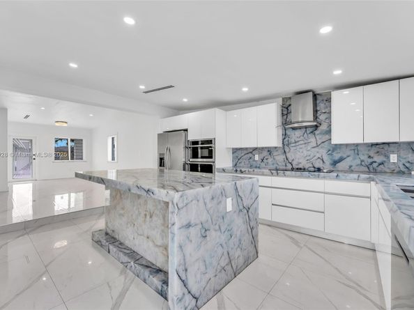875 E 8th St, Hialeah FL 33010