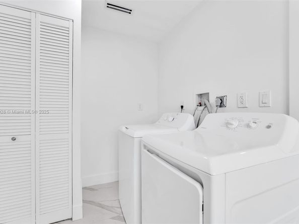 875 E 8th St, Hialeah FL 33010