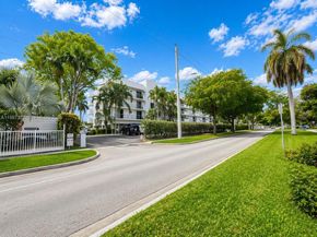 2370 NE 135th St 405, North Miami FL 33181
