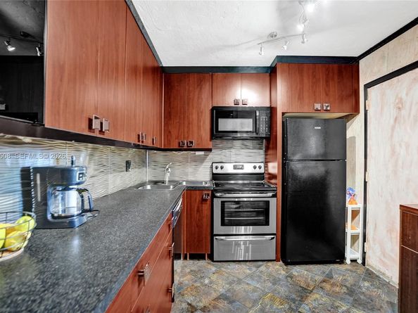 1000 NE 12th Ave 505, Hallandale Beach FL 33009