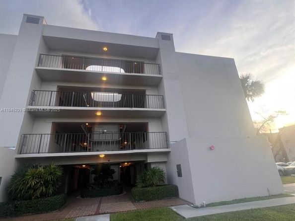 8600 SW 133 Ave Rd 319, Miami FL 33183