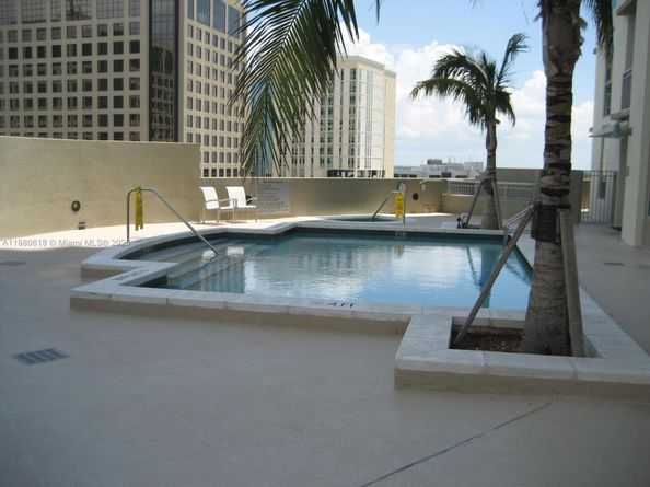 9066 SW 73 Ct 1702, Miami FL 33156