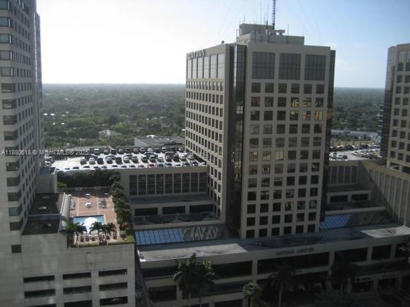 9066 SW 73 Ct 1702, Miami FL 33156