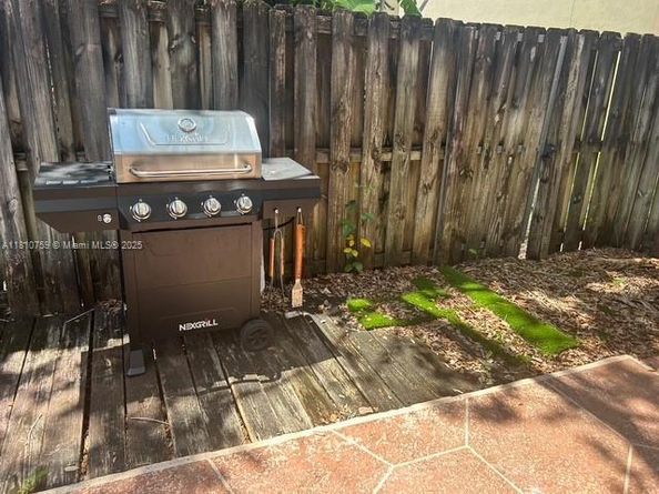16141 Emerald Cove Rd, Weston FL 33331