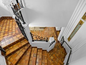 5860 Pine Tree Dr, Miami Beach FL 33140