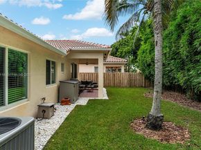 13946 S Cypress Cove Cir, Davie FL 33325