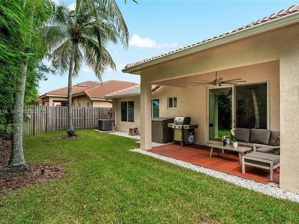 13946 S Cypress Cove Cir, Davie FL 33325