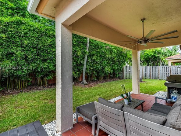 13946 S Cypress Cove Cir, Davie FL 33325