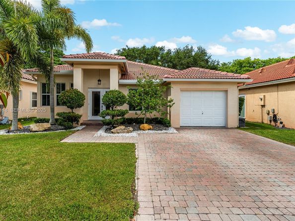 13946 S Cypress Cove Cir, Davie FL 33325