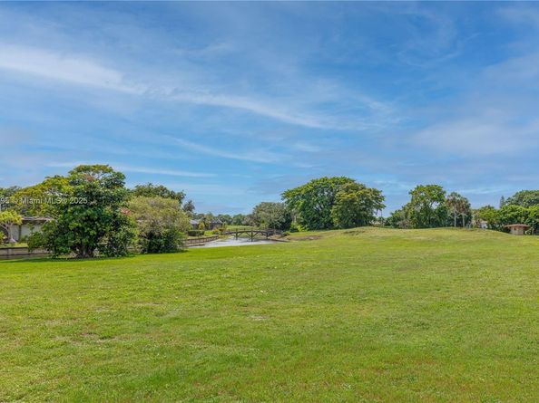 5712 White Hickory Cir, Tamarac FL 33319