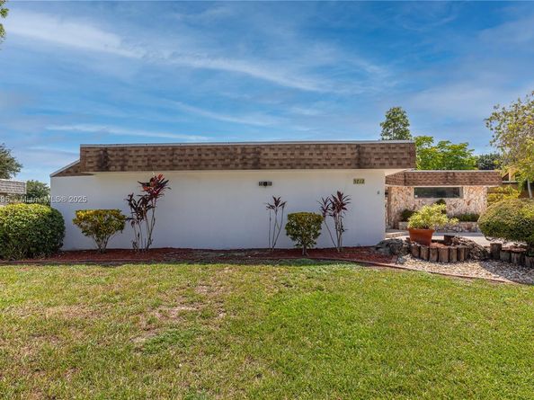 5712 White Hickory Cir, Tamarac FL 33319