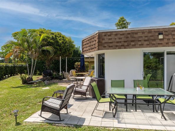 5712 White Hickory Cir, Tamarac FL 33319