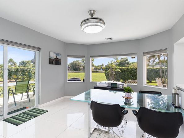 5712 White Hickory Cir, Tamarac FL 33319