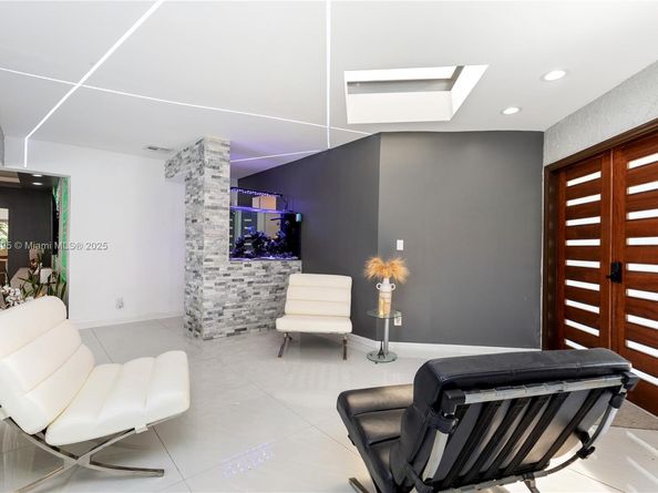 5712 White Hickory Cir, Tamarac FL 33319