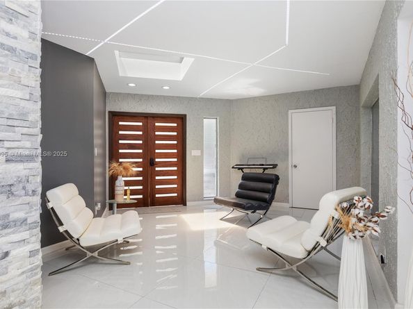 5712 White Hickory Cir, Tamarac FL 33319