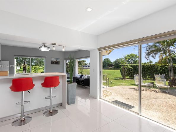 5712 White Hickory Cir, Tamarac FL 33319