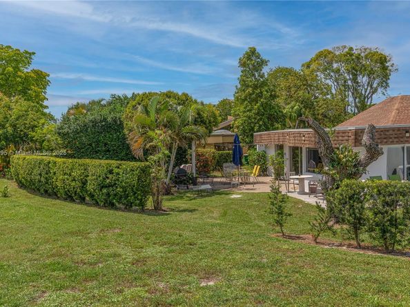 5712 White Hickory Cir, Tamarac FL 33319