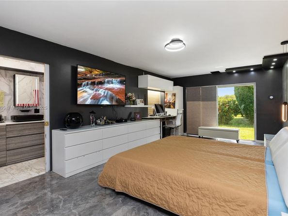 5712 White Hickory Cir, Tamarac FL 33319