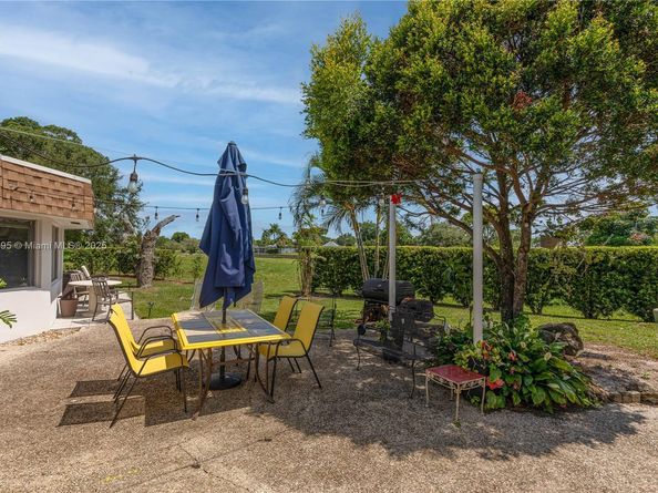 5712 White Hickory Cir, Tamarac FL 33319