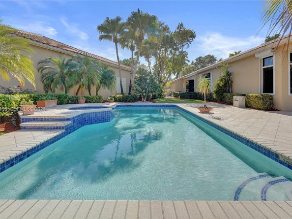 2456 Bay Isle Ct, Weston FL 33327