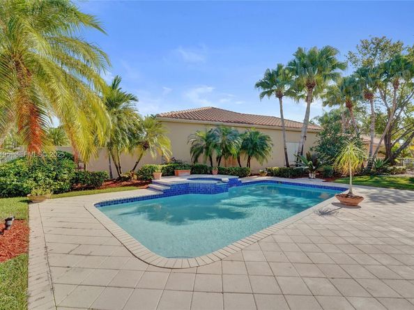 2456 Bay Isle Ct, Weston FL 33327