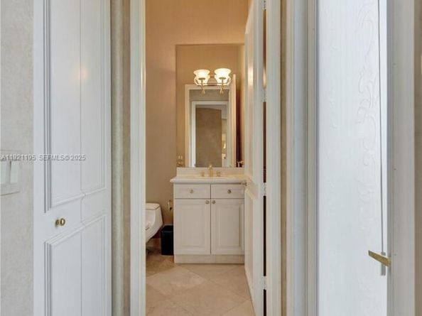 2456 Bay Isle Ct, Weston FL 33327