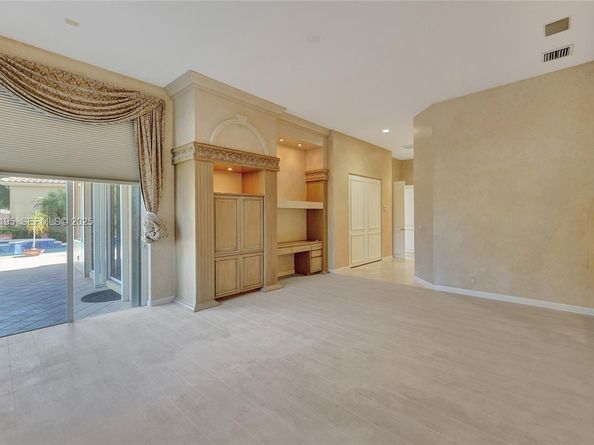 2456 Bay Isle Ct, Weston FL 33327