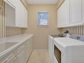 2456 Bay Isle Ct, Weston FL 33327