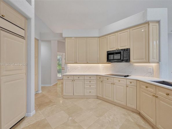 2456 Bay Isle Ct, Weston FL 33327