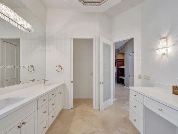 2456 Bay Isle Ct, Weston FL 33327