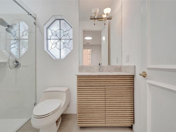 2456 Bay Isle Ct, Weston FL 33327